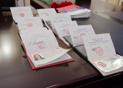 Россиянам разрешили не ставить в паспорт штампы о браке и детях