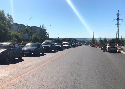 «Безумная пробка»: в Перми ограничили движение на улице Героев Хасана