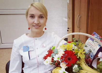 В Перми акушера-гинеколога обвинили в коррупции из-за цветов и фруктов от пациентки