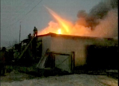 В Соликамске сгорел гараж предприятия