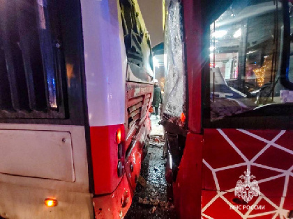 В центре Перми столкнулись два автобуса, есть пострадавшие