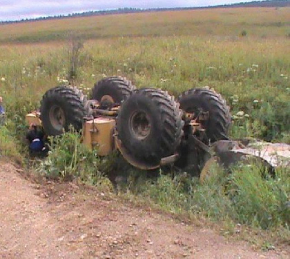 В Октябрьском районе в аварии погиб водитель трактора