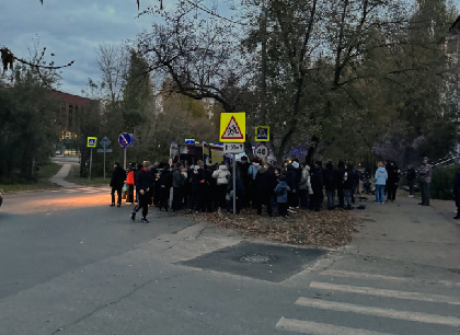 Подросток на питбайке врезался в дерево в микрорайоне Железнодорожный