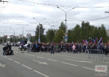 В Перми участники оппозиционного митинга перекрыли центральную улицу 