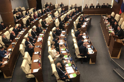 Краевой парламент нового созыва определился с президиумом, комитетами и комиссиями