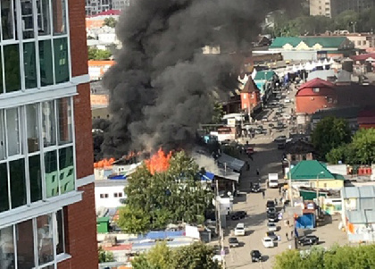 В Перми на Центральном рынке горит  несколько зданий