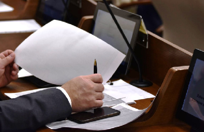 Стипендии студентам, компенсация врачам и смена главы: итоги заседания Думы Александровского округа