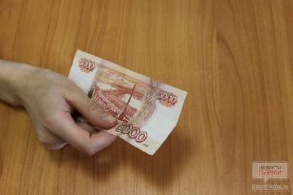 Заместитель начальника колонии «разводил» заключенных на деньги
