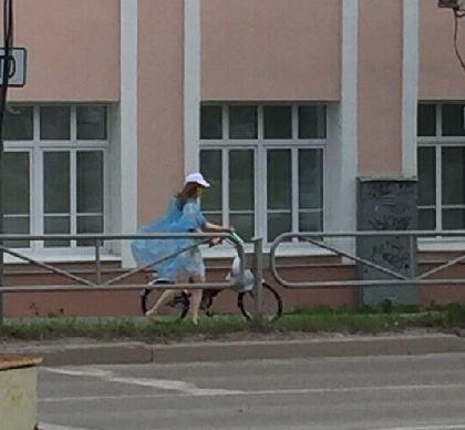 В Перми голая девушка каталась на велосипеде 
