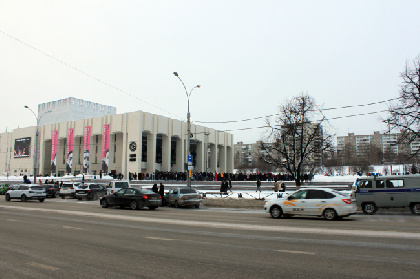 В Перми во время митинга изрисовали колонну Театра-Театра