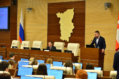 Краевой парламент начал реализацию просветительского проекта «Парламентский урок»