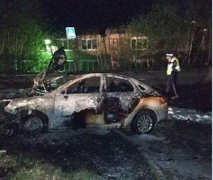 В Перми после ДТП загорелась Lada Vesta