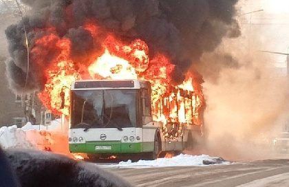 В Березниках загорелся пассажирский автобус