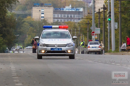 В Краснокамске участковые помогли волонтерам отбуксировать сломавшуюся машину