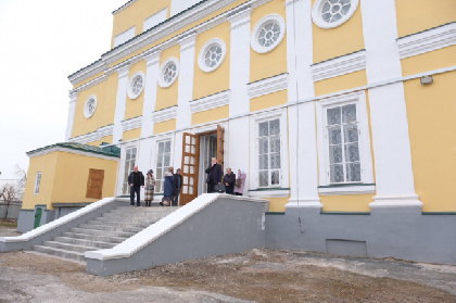 В Пермской галерее провели первое богослужение