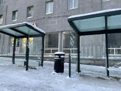 Суд обязал «Пермблагоустройство» выплатить пермячке 100 тысяч рублей за травму из-за арматуры на остановке