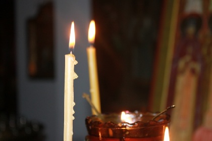 «Не будет вам благословления»: в Перми женщине не разрешили поставить свою свечу в церкви
