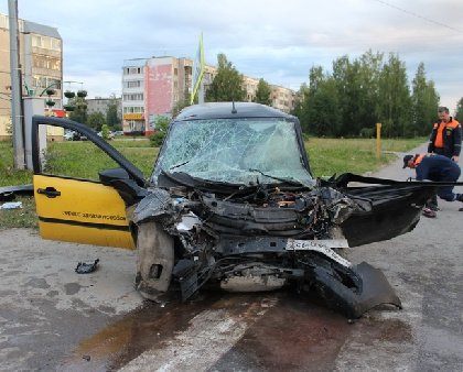 В Соликамске водитель такси въехал в машину скорой помощи