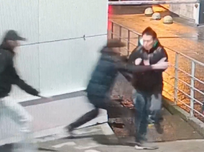 В Перми двое мужчин напали на женщину и увезли её