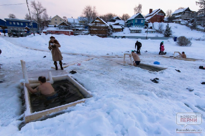 В Перми более трёх тысяч человек приняли участие в крещенских купаниях