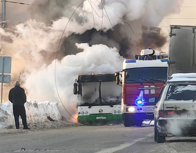 автобус в Березниках горит.jpg