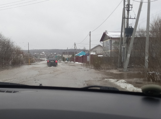 Ласьва. Затопило дорогу.jpg