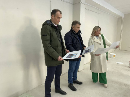 Депутат ЗС Прикамья Андрей Силаев проверил ход реконструкции Общественного центра в Березниках