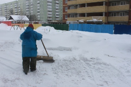 Управляющие компании и ТСЖ обязали убрать снег из дворов 
