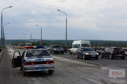 Пермь встала в 9-бальные пробки из-за ремонта Коммунального моста