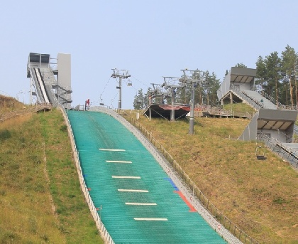 На Летний Гран При по прыжкам на лыжах с трамплина заявилось 16 команд