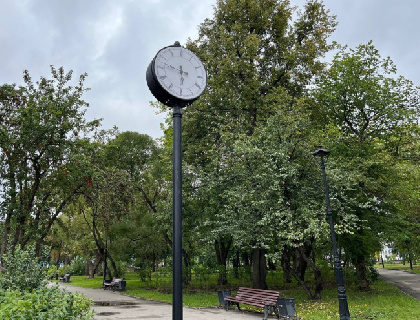 В Перми у  входа в Театральный сквер установили городские часы