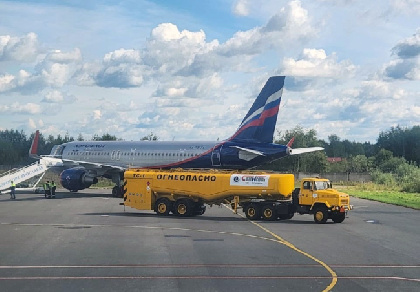 Самолет с губернатором Прикамья перенаправили на другой аэродром
